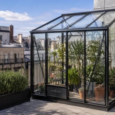 Serre compacte sur terrasse - installation dans le 92